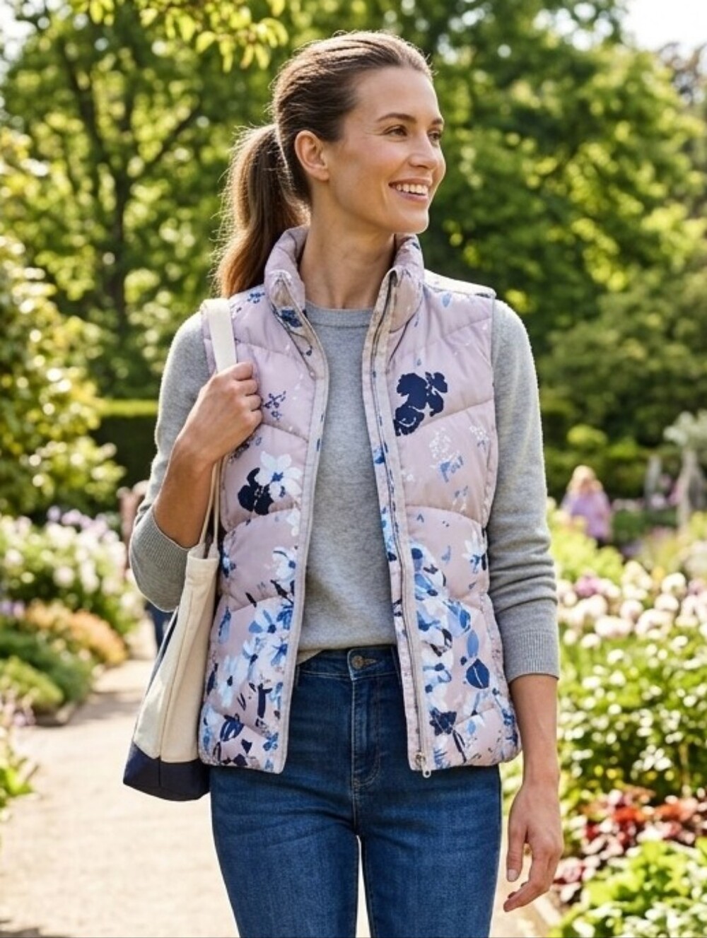 Lands End Women's Gorpcore Feminine Cream Floral Quilted Puffer Vest Size Small